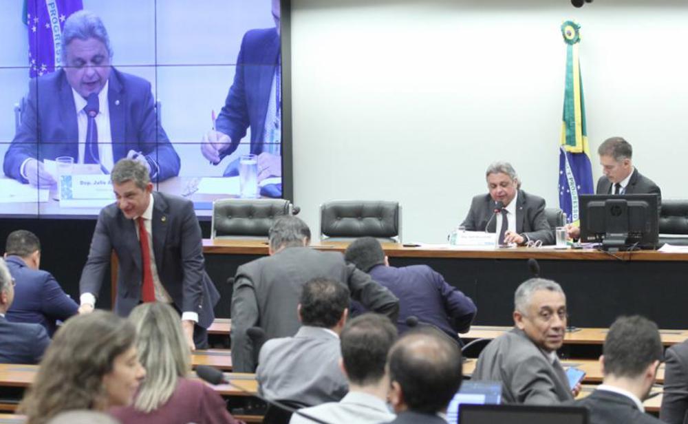 Reunião da Comissão Mista de Orçamento, presidida pelo deputado Júlio Arcoverde