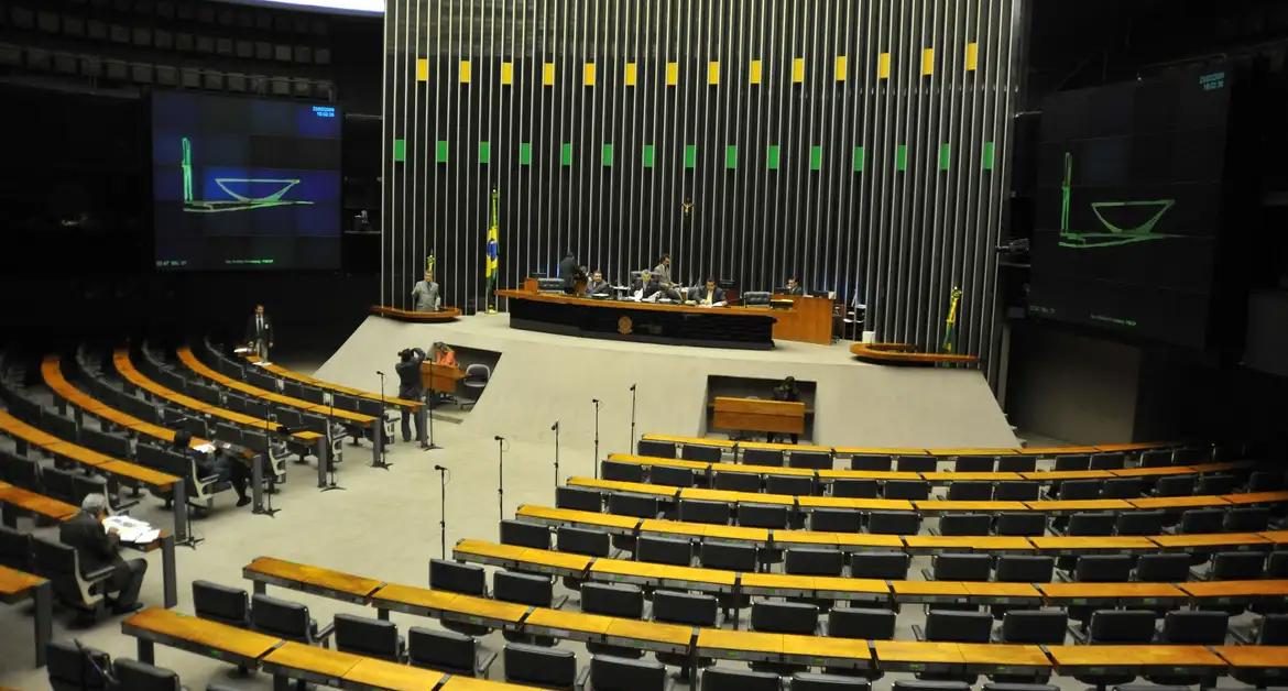 Aula magna debate desafios de parlamentos sem maioria governista