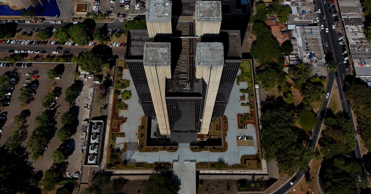 Banco Central vê consumo menor e reduz projeção do PIB para 1,9%