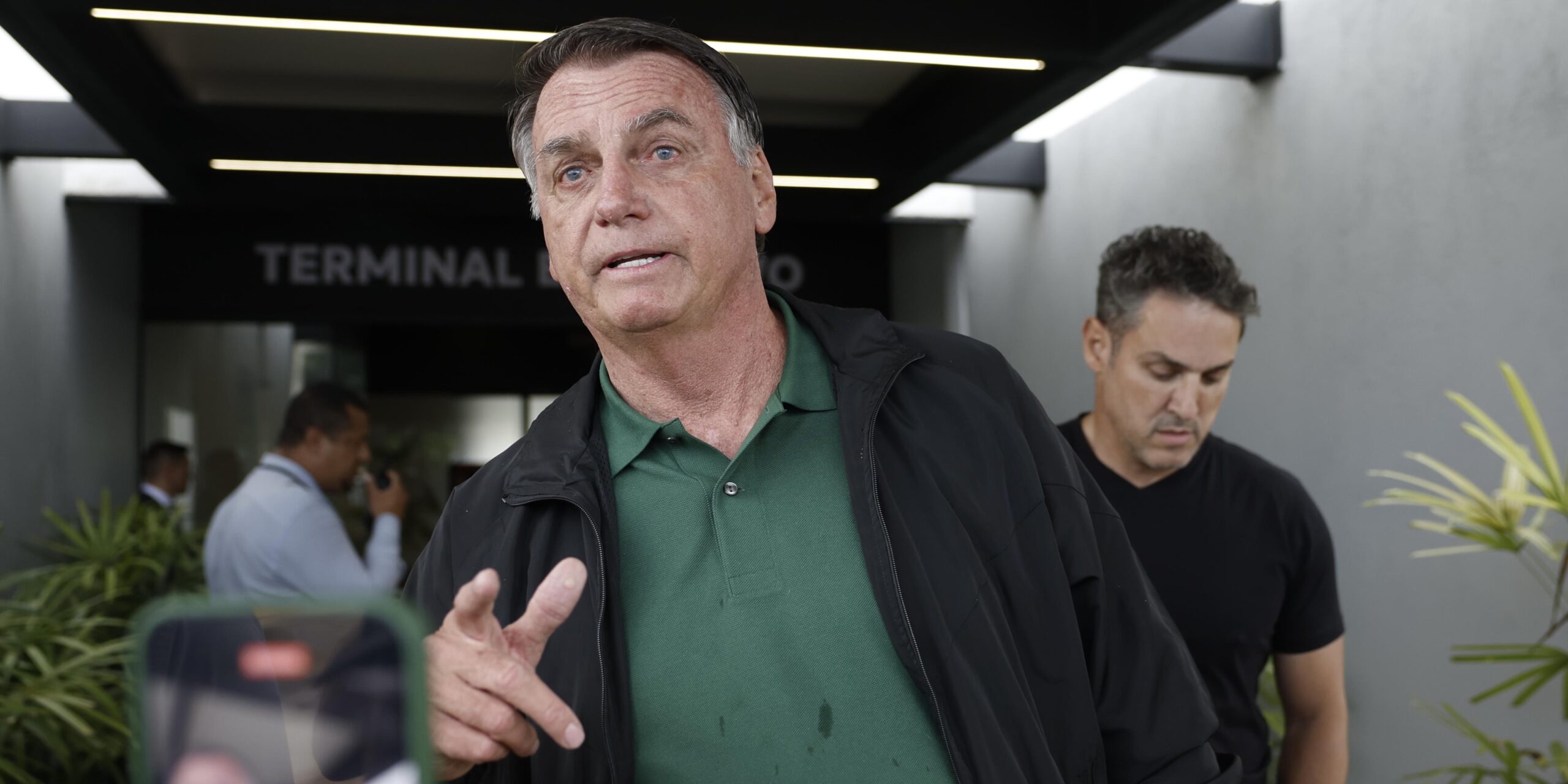 Bolsonaro ironiza julgamento no STF durante sessão