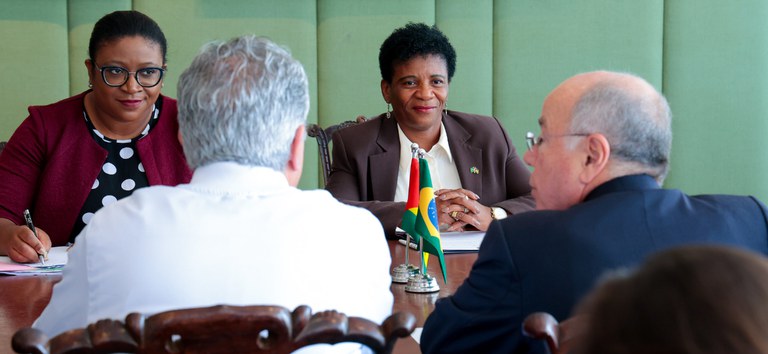 Brasil firma acordo com São Tomé e Príncipe para fortalecimento mútuo de sistemas de saúde