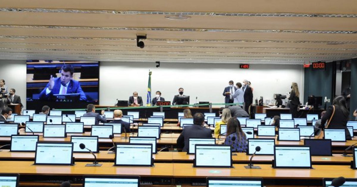 Câmara definirá presidências de comissões permanentes na terça (18)