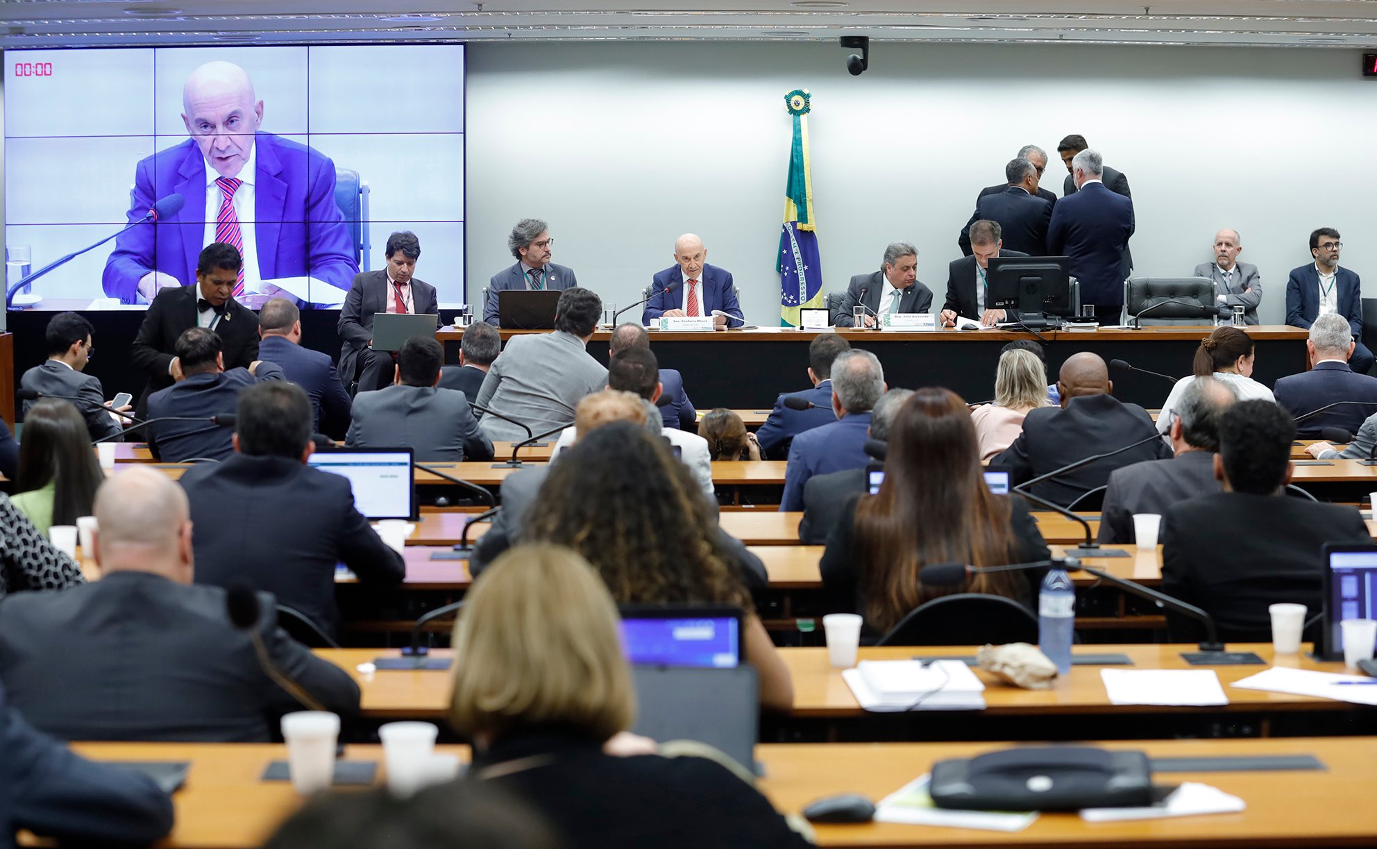 Comissão de Orçamento vota MPs de crédito para emergências climáticas