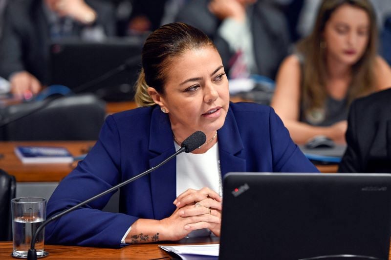 A senadora Leila Barros (PDT-DF), autora do texto. 