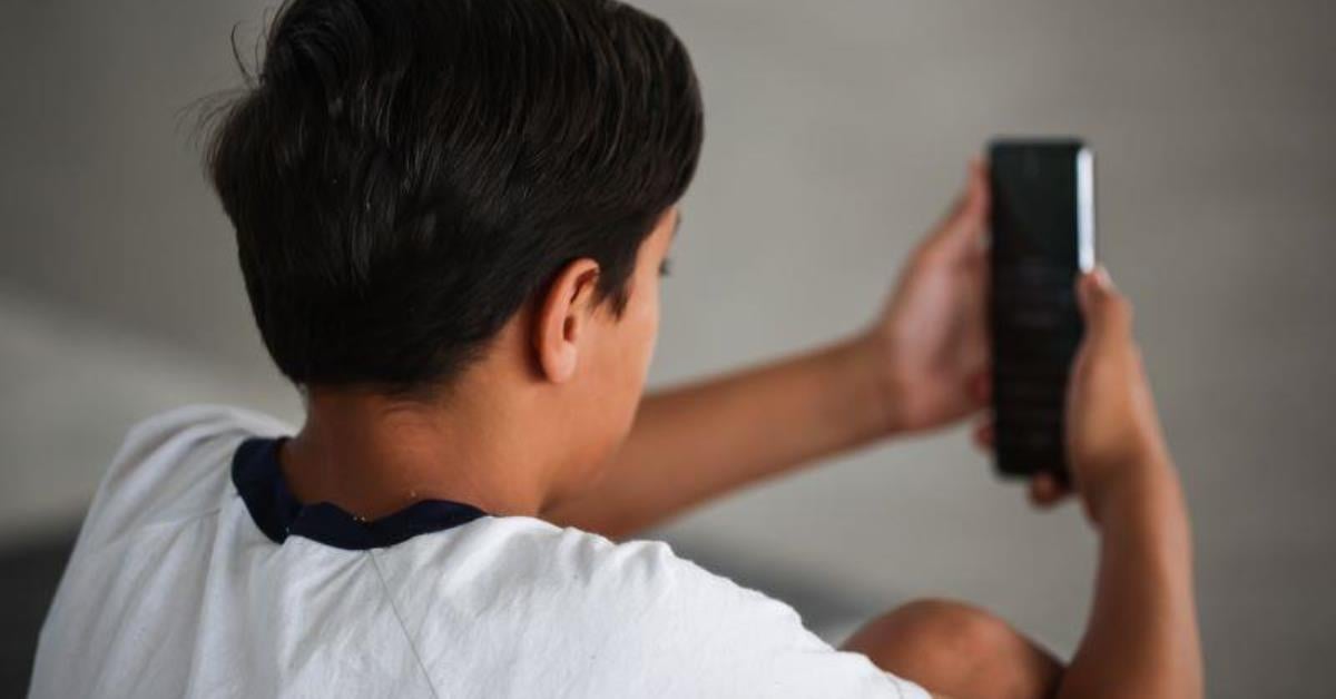 Conselho de Educação publica regras para uso de celulares nas escolas