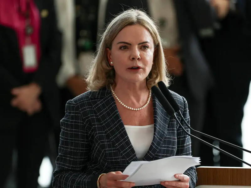 Gleisi em sua posse como ministra das Relações Institucionais