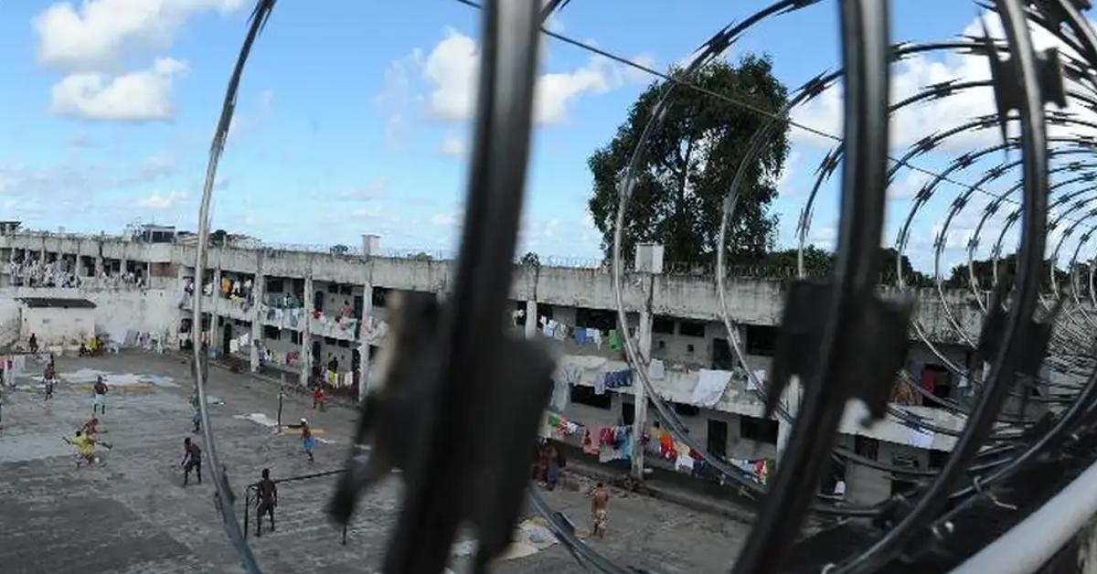 Deputados analisam uso de fundos para sistema prisional