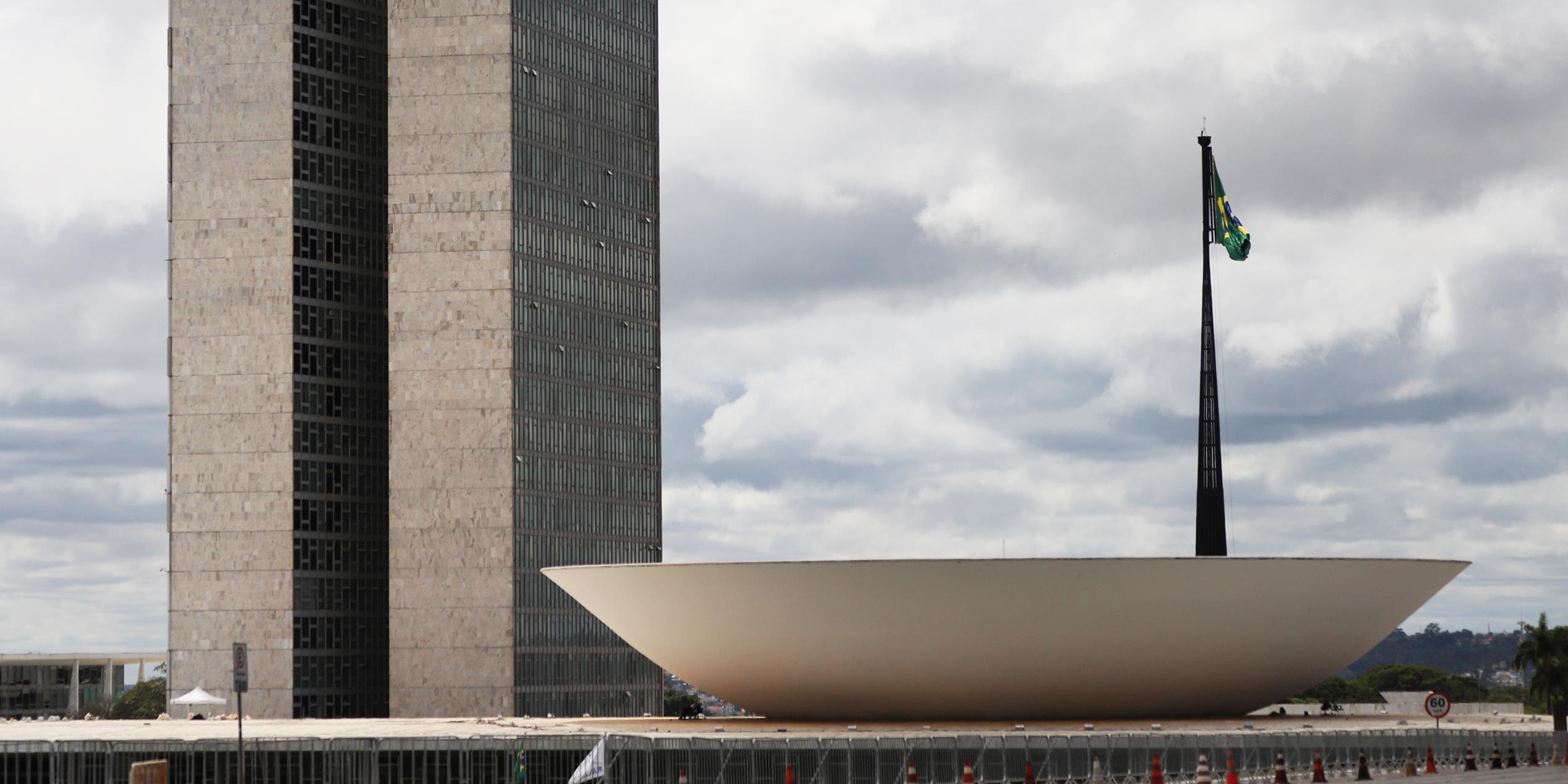 Resolução é discutida em sessão conjunta do Congresso.