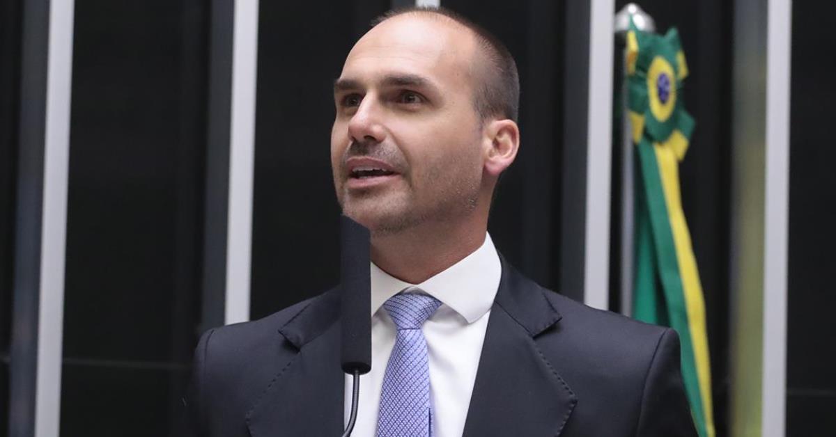 Dois dias depois, Eduardo Bolsonaro não formalizou pedido de licença