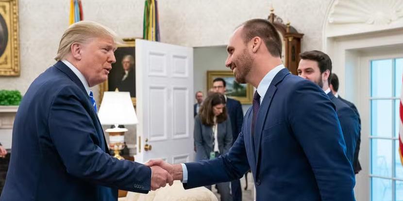 Eduardo Bolsonaro pede licença do mandato por 122 dias