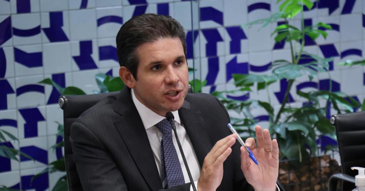 Hugo Motta diz que não aceitará radicalismo político na análise do PNE