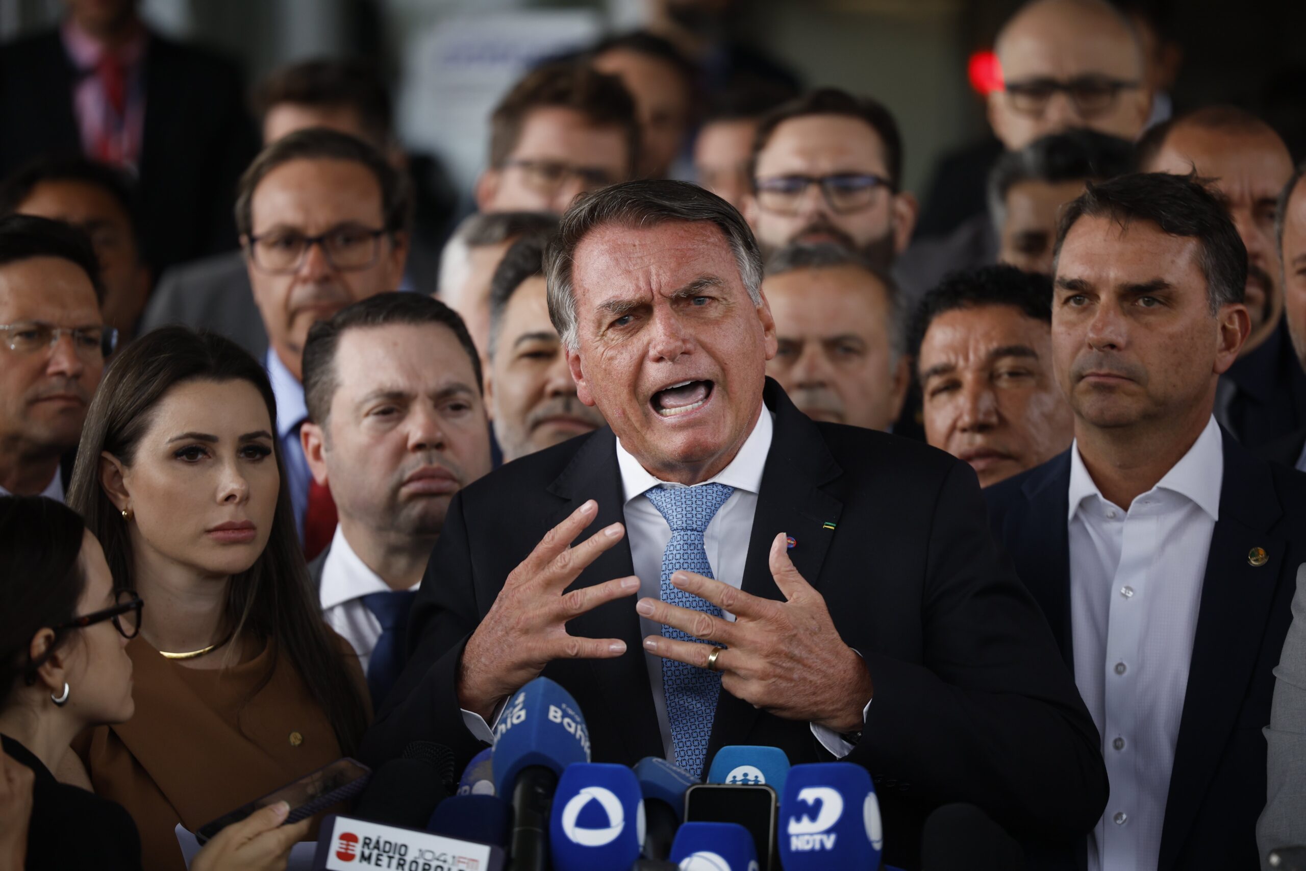 Bolsonaro será julgado e repercussão toma jornais de todo o mundo