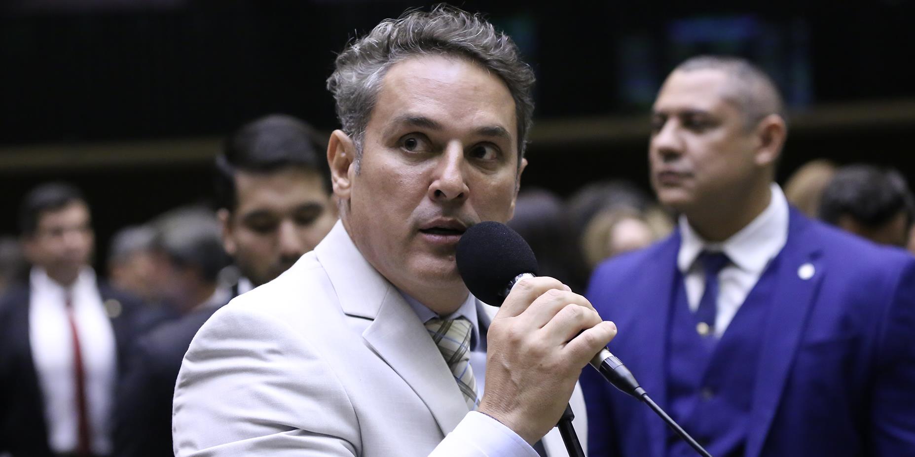 Líder da oposição critica fala de Lula sobre aparência de Gleisi