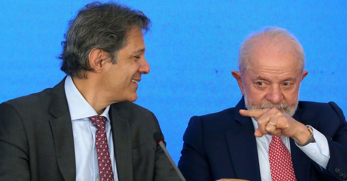 Lula provoca Haddad: “Nem sempre é o mais feliz quando pega microfone”