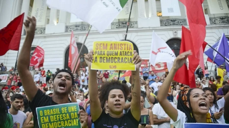 Pesquisa Datafolha de dezembro mostra que 62% da população rejeitam a ideia de anistia