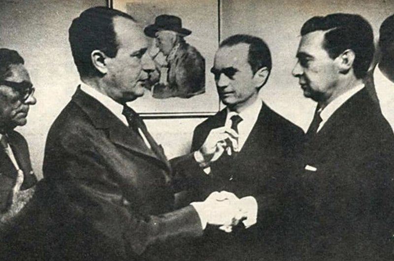 Auro de Moura Andrade dá posse a Ranieri Mazzilli como presidente da República em 2 de abril de 1964