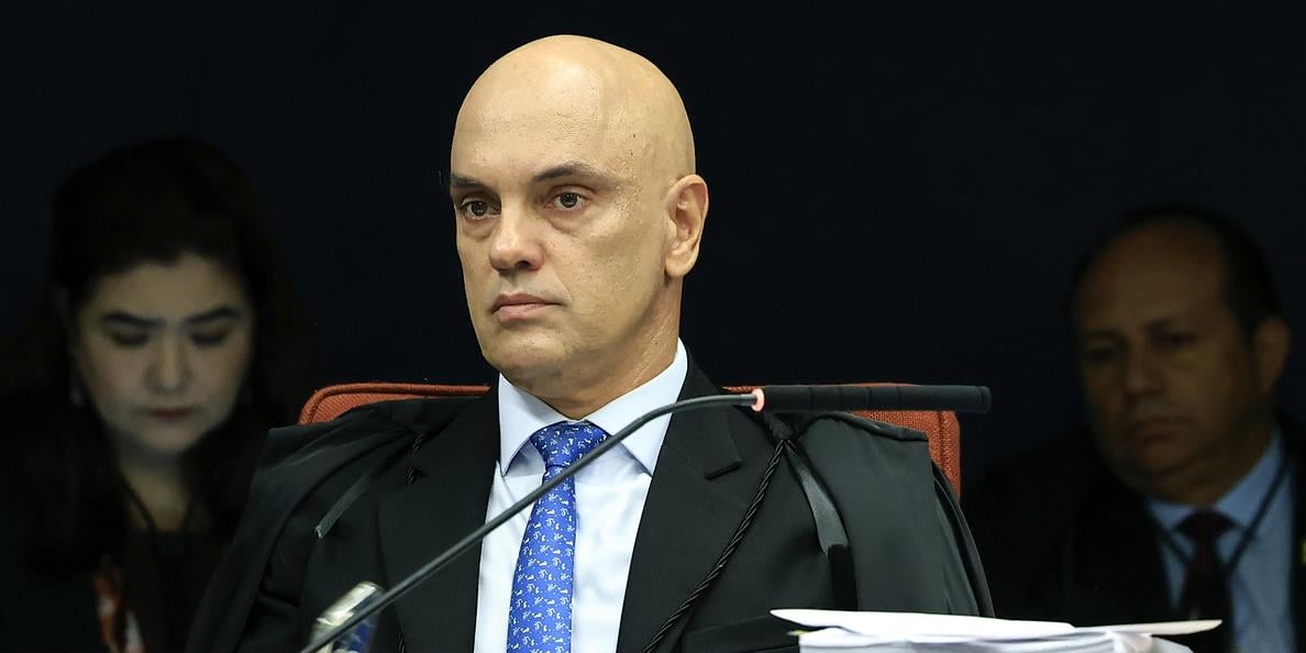 Moraes defende pena de 14 anos e 3 meses de prisão. Processo está suspenso por divergência de Fux.

