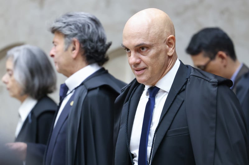 Moraes arquiva investigação sobre Bolsonaro no caso da fraude no cartão de vacina