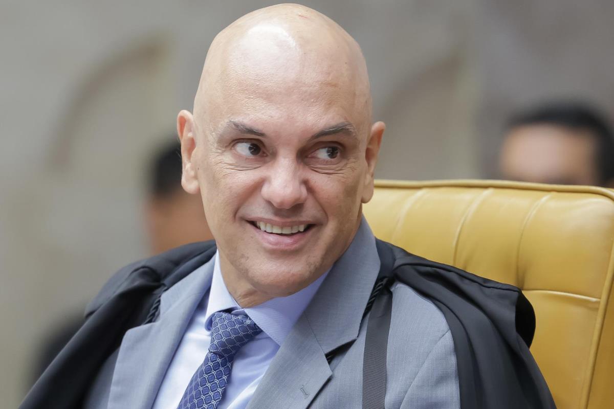 Ministro Alexandre de Moraes durante sessão plenária do STF.