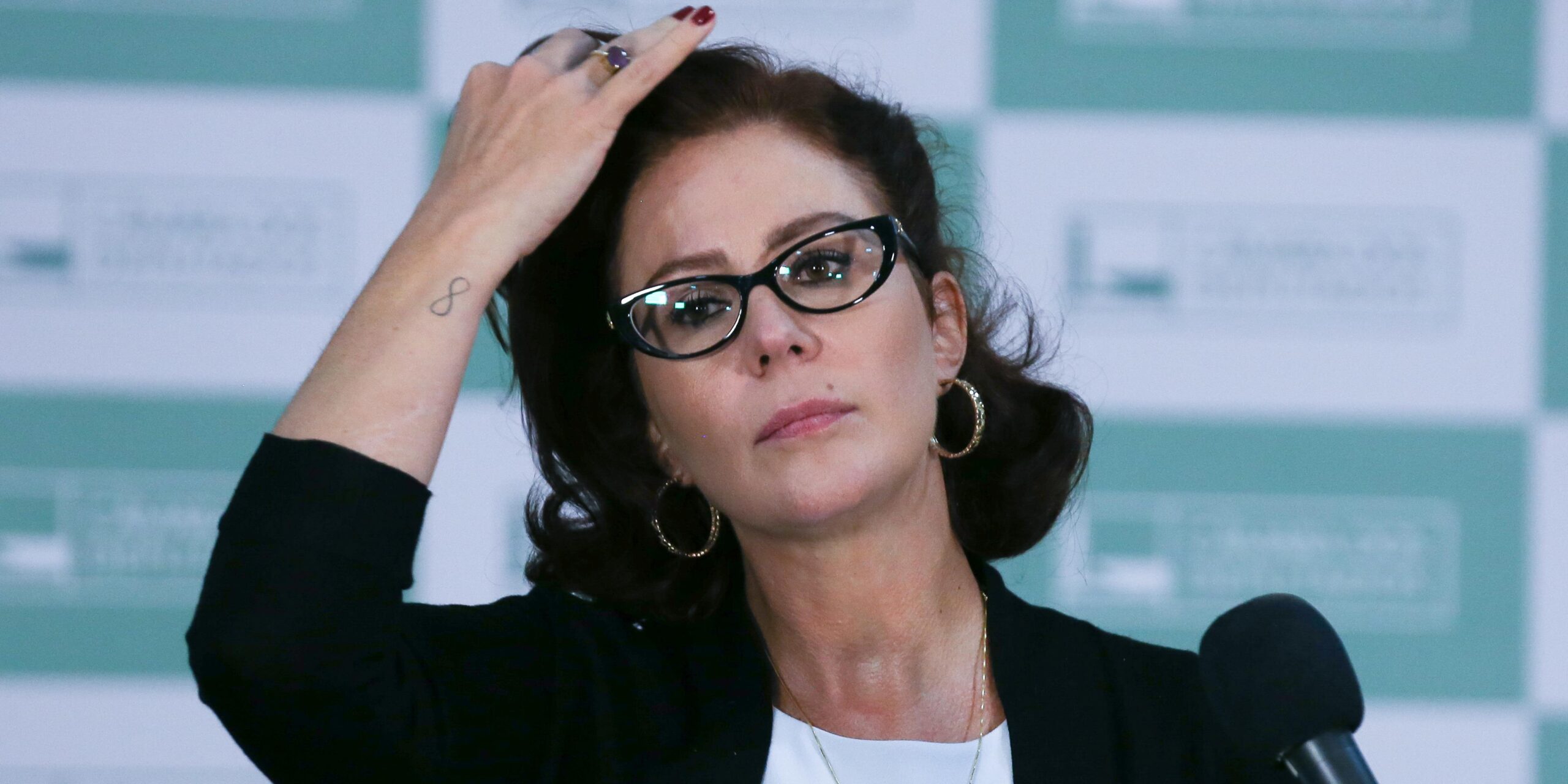 Nunes Marques pede vista no julgamento de Carla Zambelli