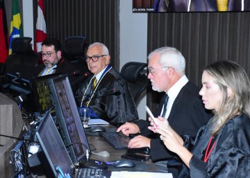 Sessão foi presidida pelo desembargador João Batista Barbosa