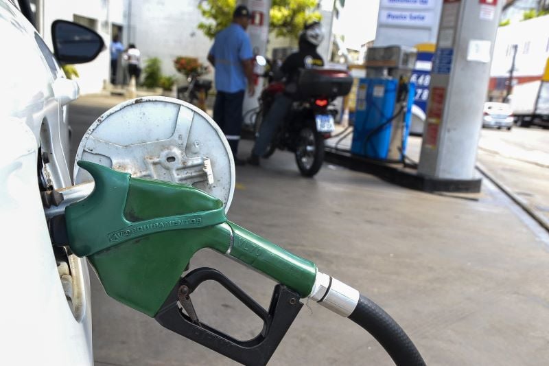 Corte no preço do diesel deve representar uma economia de R$ 0,15 por litro para o consumidor, segundo a Petrobras.