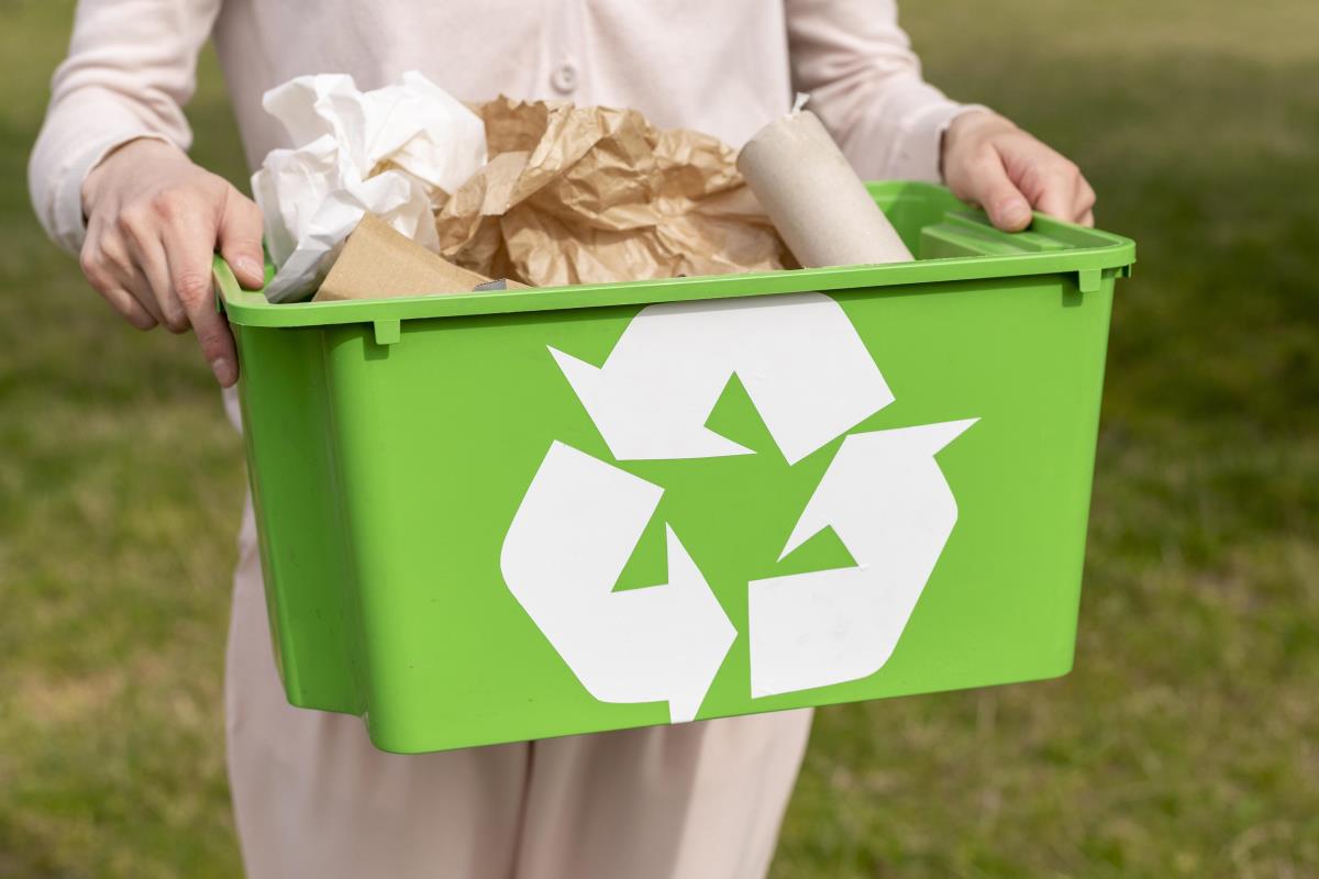 Projeto cria programa de reciclagem e abatimento na conta de luz e água.