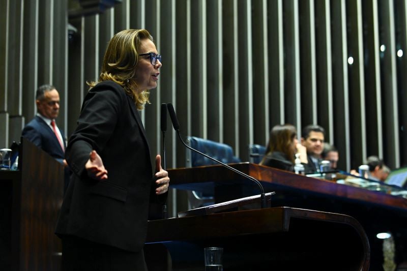Senadora Leila Barros discursa pelos 10 anos da Lei do Feminicídio