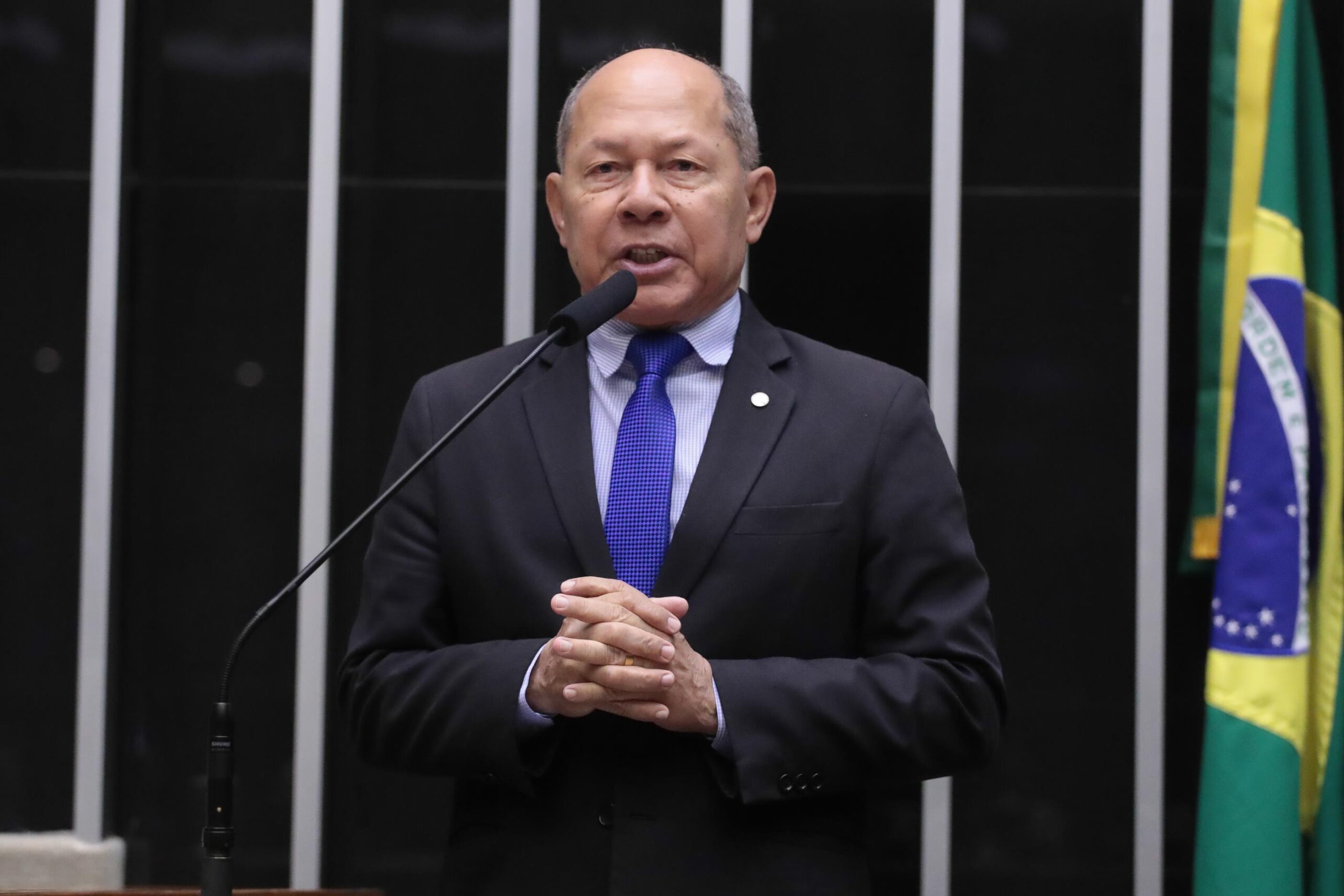 Deputado Coronel Chrisóstomo.