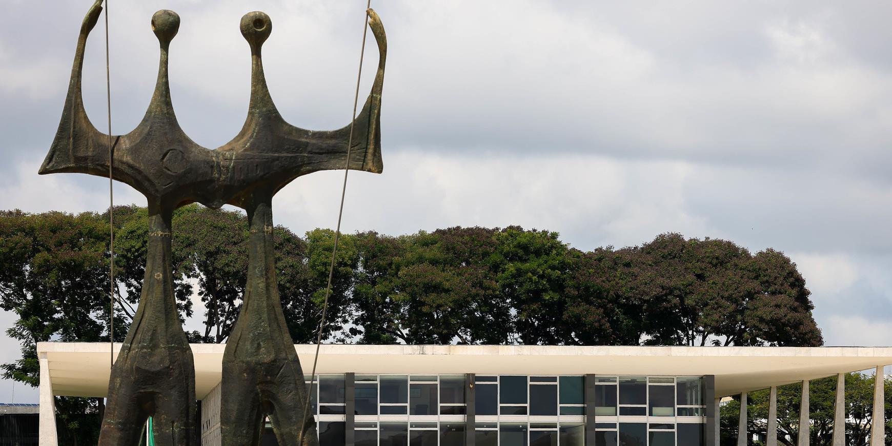 STF publica mensagem sobre golpe de 64: “lembrar para não repetir”