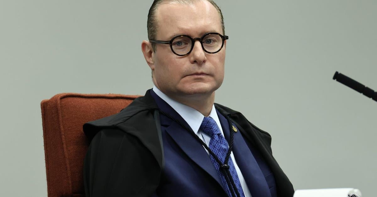 Zanin dá o último voto para receber denúncia contra Bolsonaro