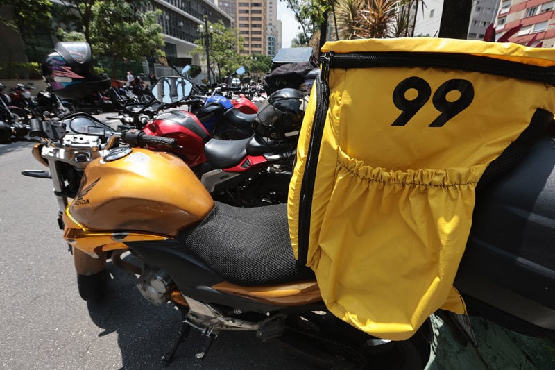 99 anunciou que vai retomar o serviço do 99Food no Brasil, com investimentos de R$ 1 bilhão no país.