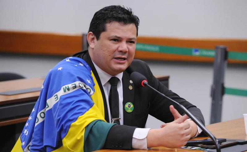 AGU pede à PGR que apure se Gilvan da Federal extrapolou a imunidade parlamentar ao dizer que deseja a morte de Lula