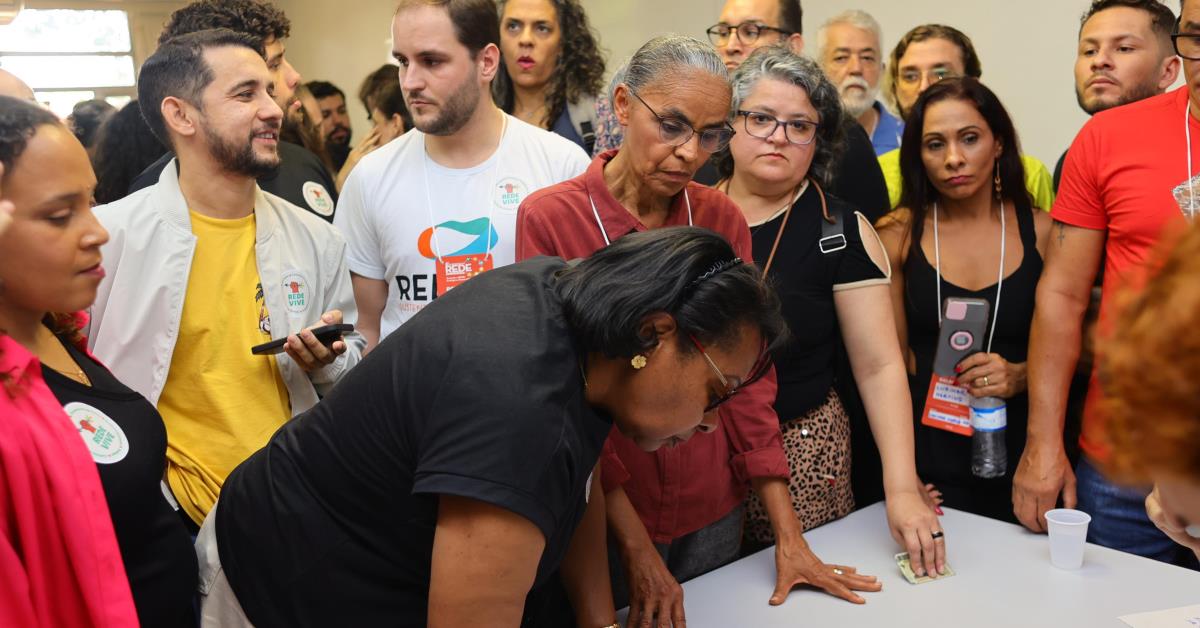 Ala de Heloísa Helena derrota Marina e assume comando da Rede