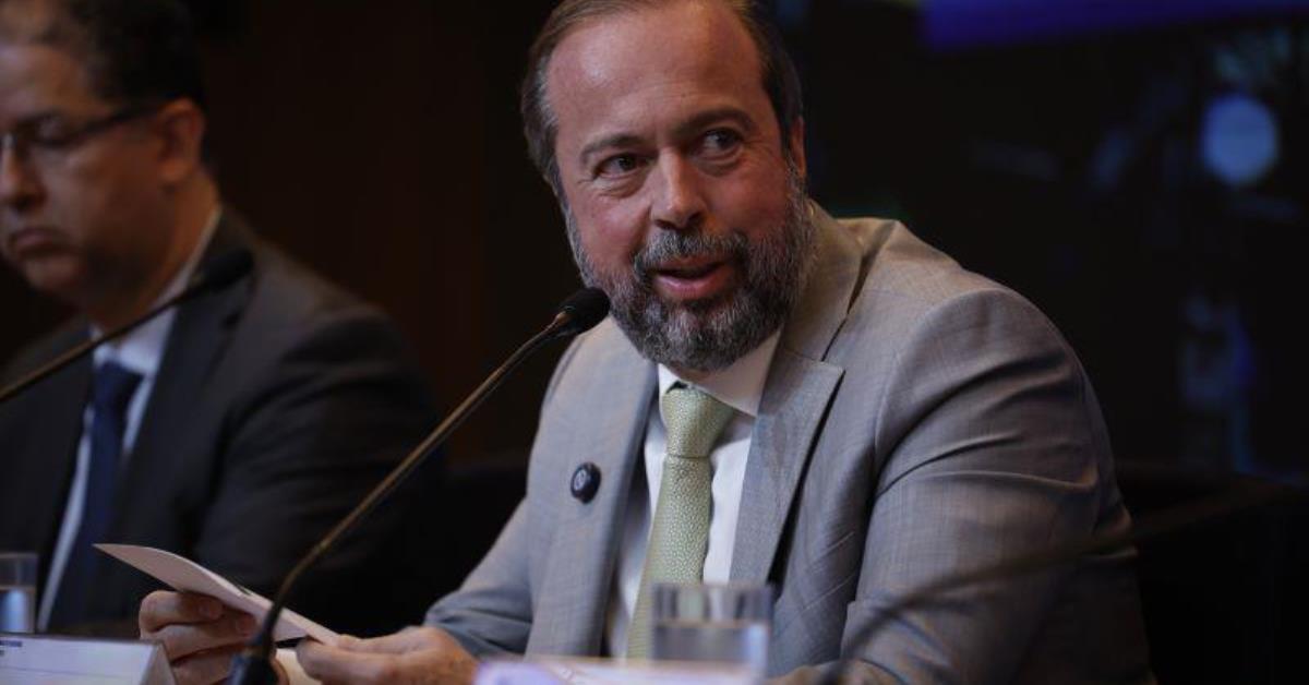 Alexandre Silveira fecha texto de projeto para isenção da conta de luz