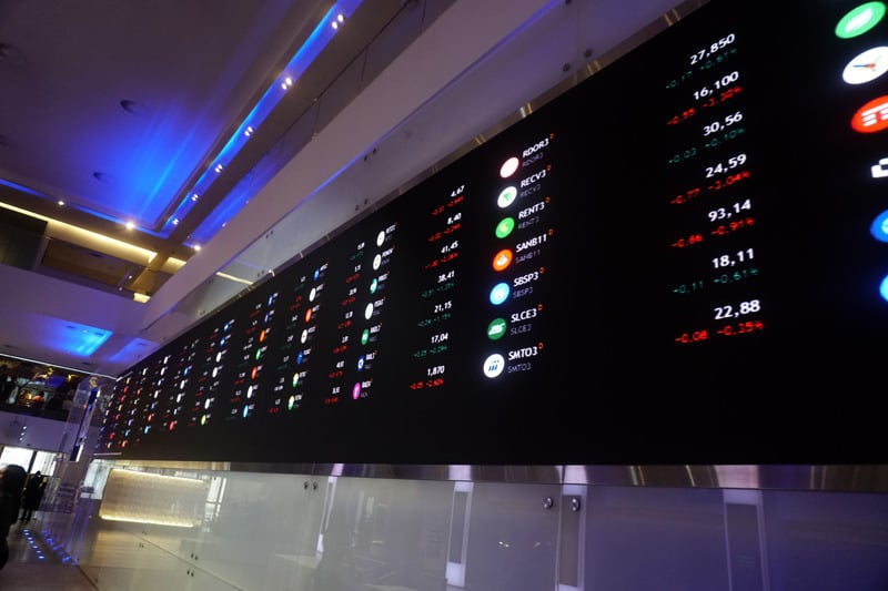 Ibovespa começou a semana com queda