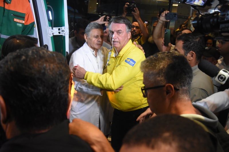 Bolsonaro foi transferido do Rio Grande do Norte, onde passou mal, no último dia 12, para Brasília