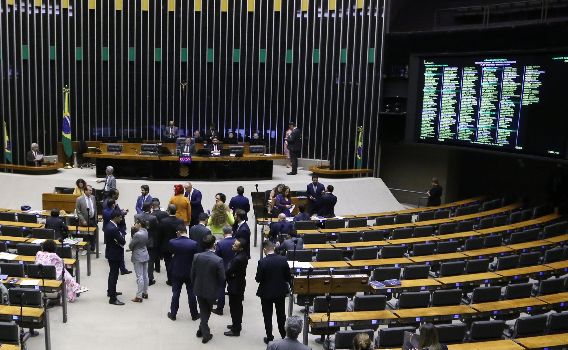 Sessão da Câmara foi voltada à discussão de acordos internacionais.