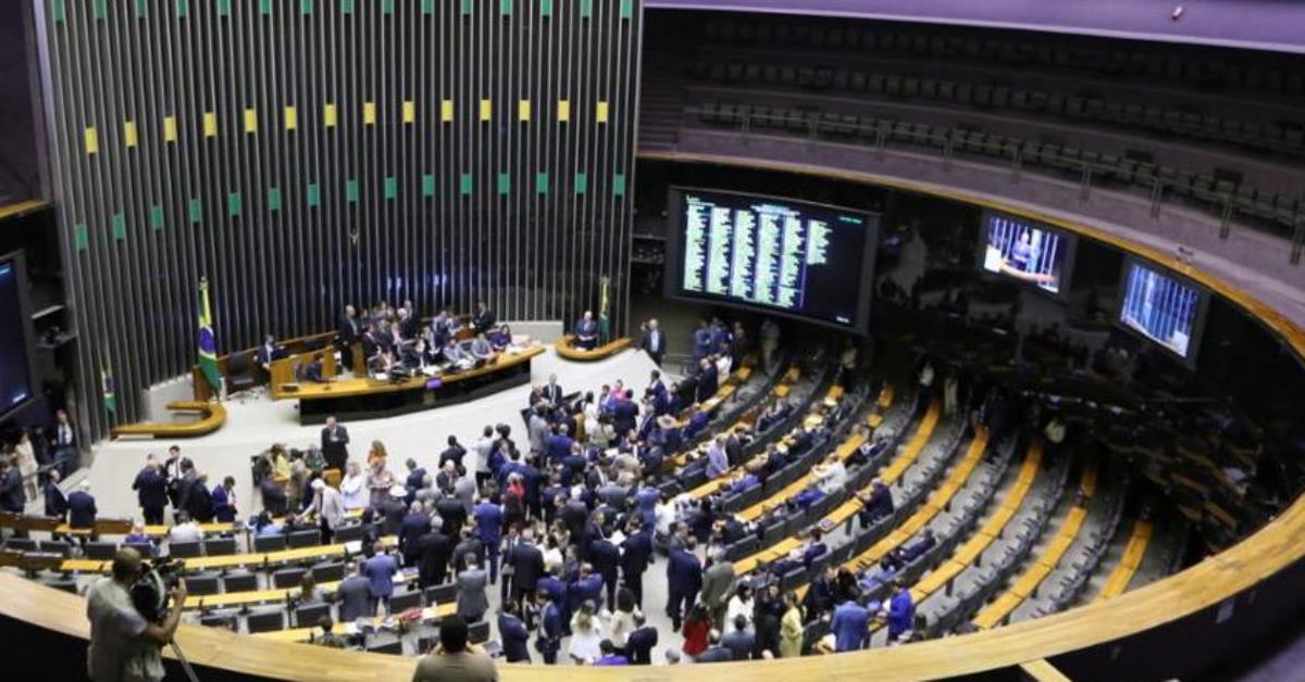 Câmara vota combate a incêndios e política contra violência na escola