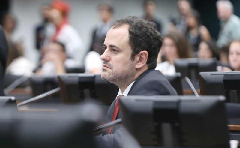 Glauber alega ter sido alvo de perseguição política no Conselho de Ética.