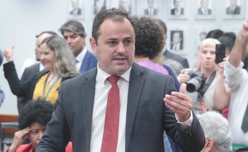 Glauber fez greve de fome por nove dias em protesto contra decisão do Conselho de Ética