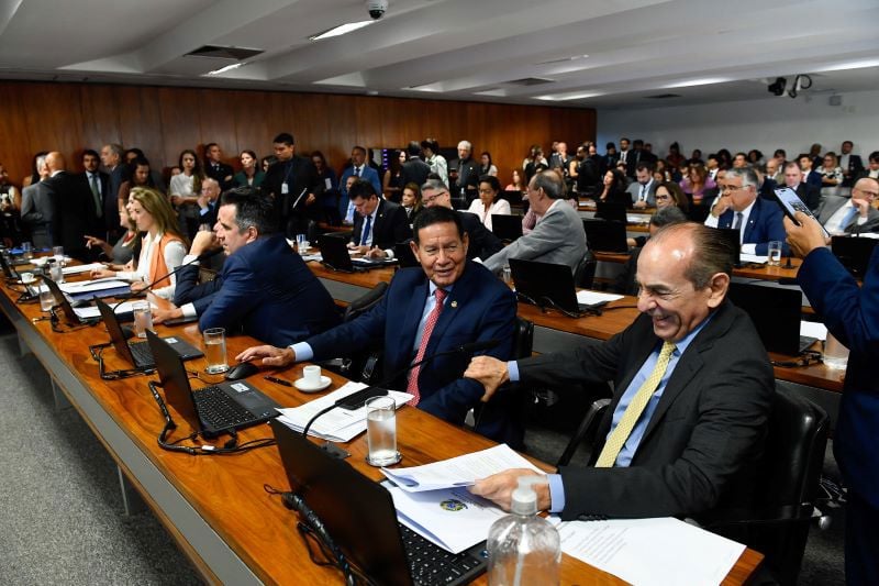 Sessão da CCJ do Senado adiou votação do novo Código Eleitoral, que deve ocorrer em maio.