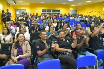 Entrega de certificados às famílias acolhedoras