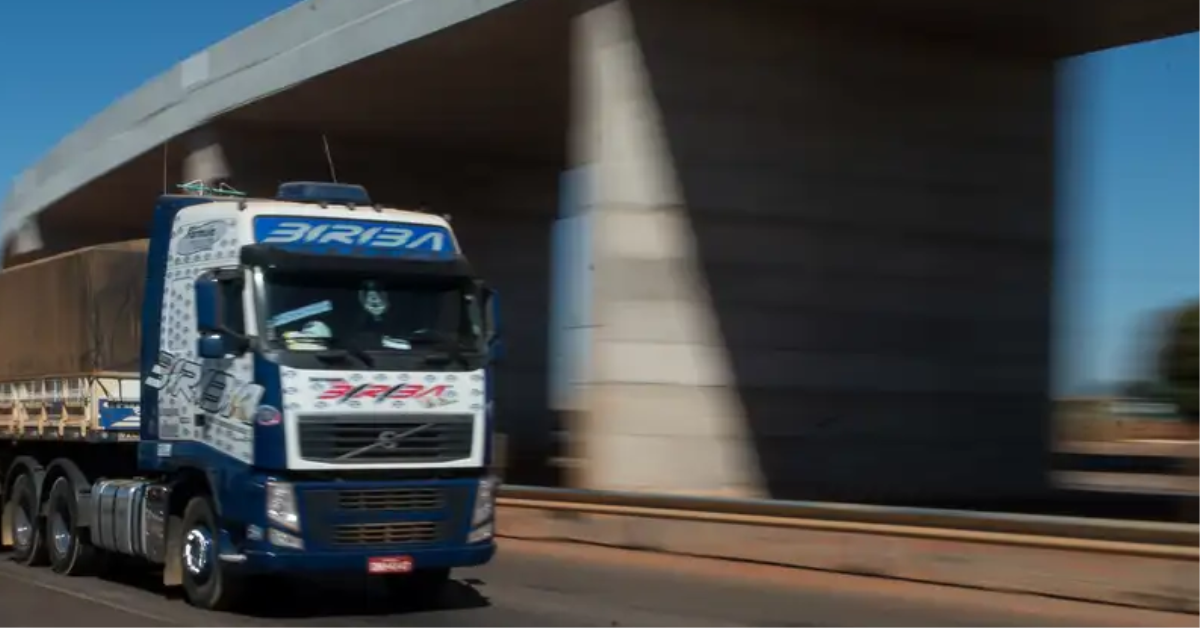 Comissão aprova projeto para alteração na CNH de caminhoneiros