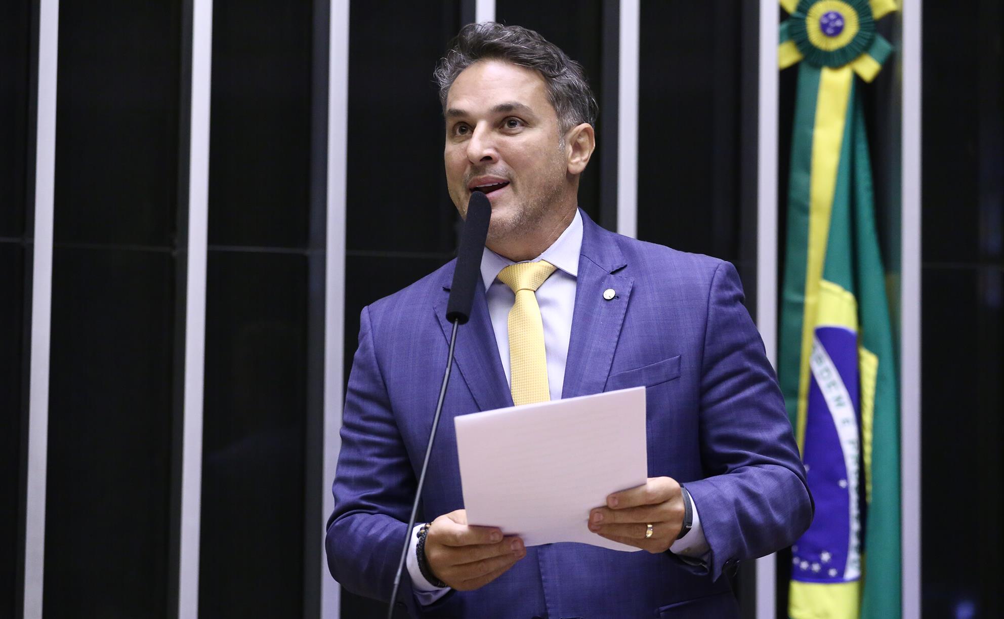 Requerimento foi apresentado pelo líder da oposição, Zucco (PL-RS), e aprovado em votação simbólica.