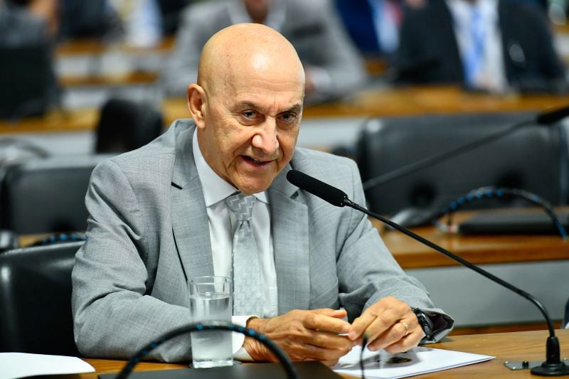 O senador Confúcio Moura (MDB-RO) relatou a proposta na comissão.