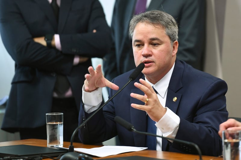 Senador Efraim Filho