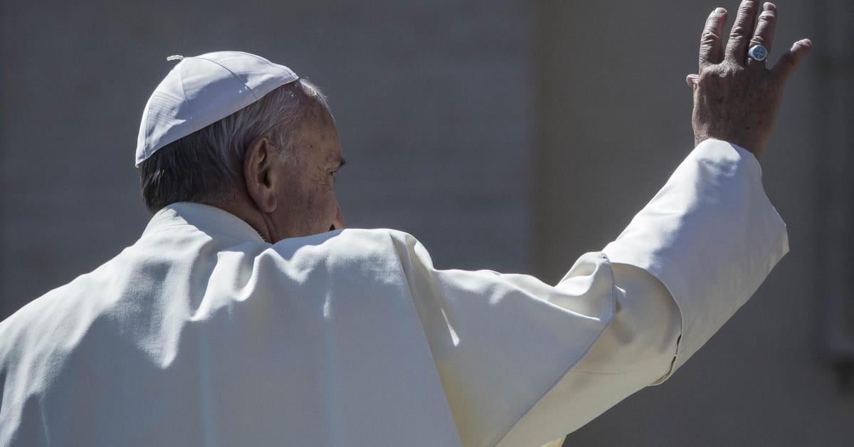 Da esquerda à direita: políticos lamentam a morte do Papa Francisco