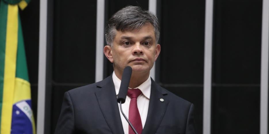 Deputado propõe eliminar teto do Fies para cursos de alto custo