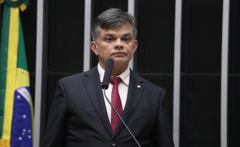 Deputado propõe eliminar o teto do Fies para facilitar acesso ao ensino superior